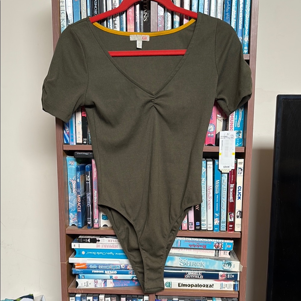 NWT Gianni Bini Olive Green Cinched V-Neck Ribbed Bodysuit Sz M